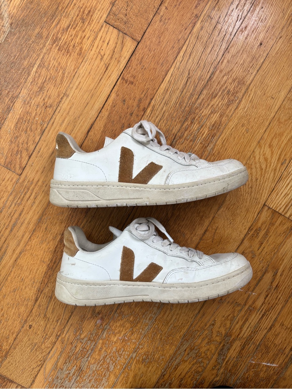 Veja V-10 Camel Sneakers - Picture 2 of 5